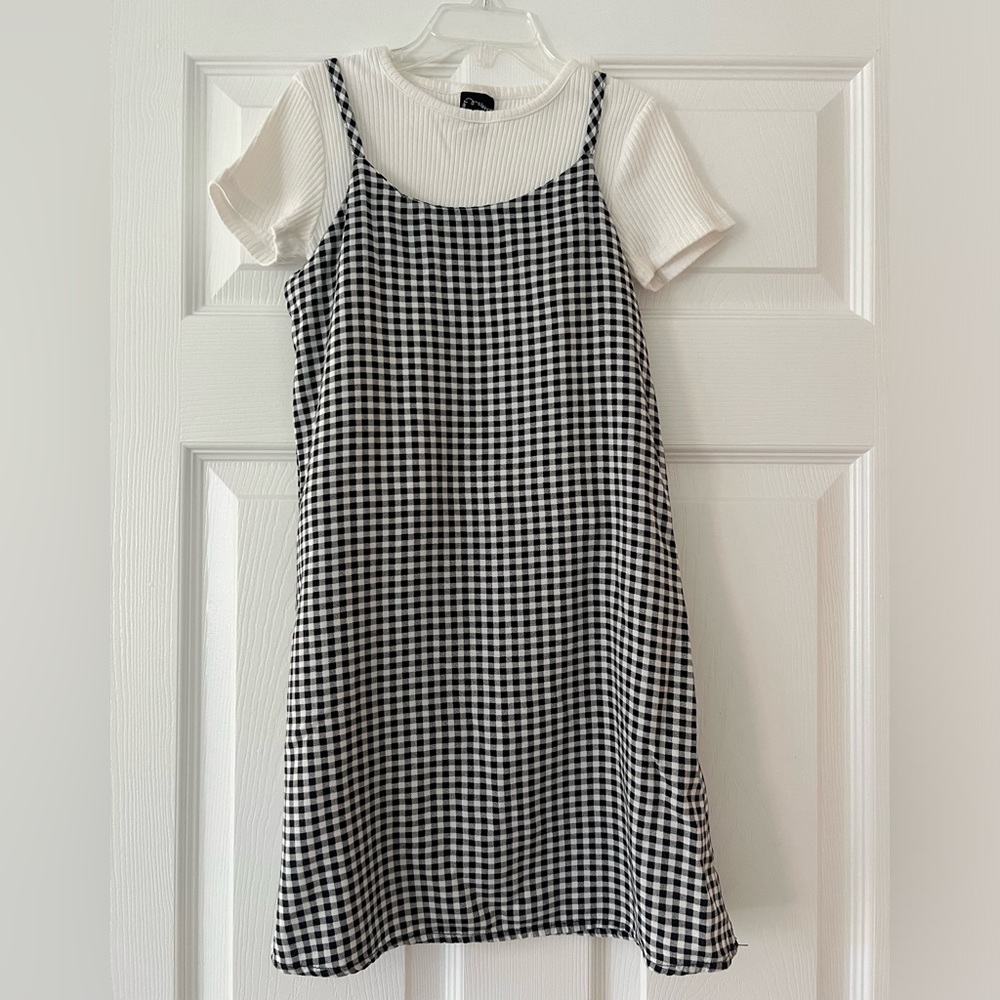 EUC girls 2 piece black and white dress size 7/8 (M)